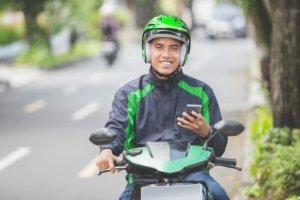 Akankah Ada THR Ojek Online Bagi Pengemudi? Simak di Sini! (freepik)