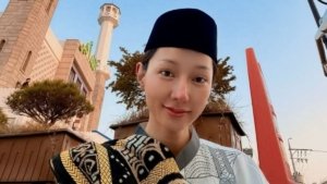Viral Tampilan Lucinta Luna Berubah Setelah Idulfitri, Salat di Shaf Laki-laki (istimewa)