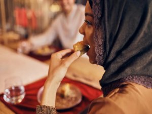 Tips Jaga Pola Makan Saat Lebaran (iStock).