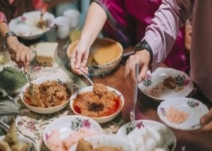 Ilustrasi. Cara Menetralisir Tubuh Setelah Kalap Makanan Berlemak (foto/GettyImages/iStockphoto).