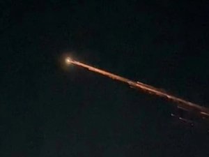 Tangkapan layar benda bercahaya di langit Lampung.