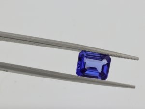 Blue Sapphire Guide: How to Identify Genuine Stones and Current Prices