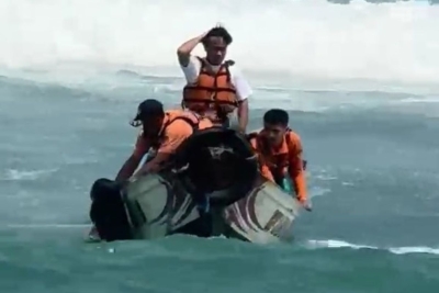 Dua Wisatawan Pantai Sundak Terbawa Arus