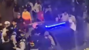 Viral Mobil Patroli Polisi Dikepung Massa di Tebet, Polisi Bantah Tabrak Warga (istimewa)