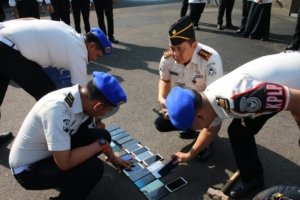 Komitmen Tegas dan Buktikan Lapas Banceuy Zero Halinar, Barang Bukti Handphone Hasil Razia Dimusnahkan