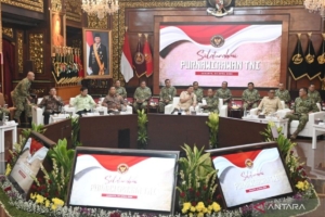 Panglima danPurnawiran Jendral TNI