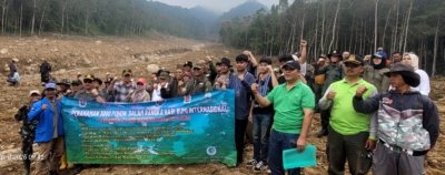 Perhutani Bersama Stakeholder dan Komunitas Gelar Penanaman Pohon di Pasirlangu