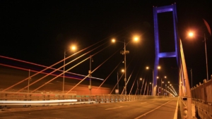 Jembatan Suramadu di malam hari