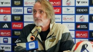 Pelatih Dewa United Sesalkan Larangan Penonton Di dalam Stadion