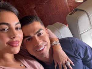 Wow! Ronaldo-Georgina Pamer Cincin dan Jam Tangan Senilai Rp300 Miliar