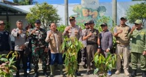 Cegah Potensi Bencana, Kepala Desa Kertawangi Bersama Masyarakat Gelar Aksi Tanam Pohon