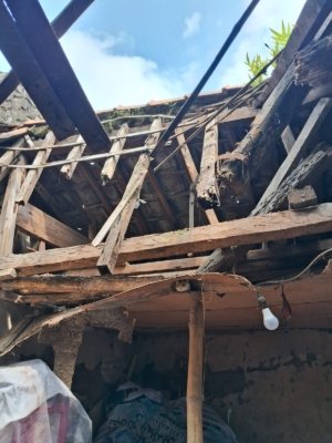 Tuti Turimayanti Tinjau Korban Puting Beliung di Padalarang, Ajak Warga Waspada Cuaca Ekstrem 2 Tuti Turimayanti Tinjau Korban Puting Beliung di Padalarang, Ajak Warga Waspada Cuaca Ekstrem 2