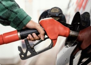 Harga BBM Pertamax Belum Naik, Pertamina Masih Evaluasi (freepik)