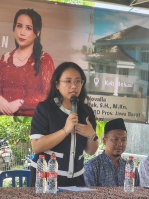 DPRD Jabar Christin Novalia Ajak Warga Cibarusah Aktif Awasi Program Pendidikan 5