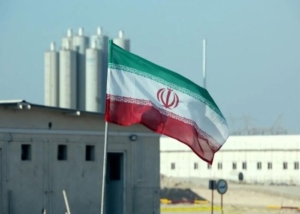 Ilustrasi. Warga Iran bikin 'perisai manusia'.