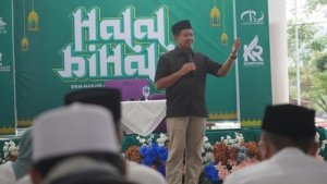 Bupati Dony Ahmad Munir Tekankan Peningkatan Layanan dan Kenyamanan Jemaah Masjid Agung Sumedang 3