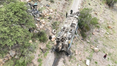 bus terguling di tol Bolivia