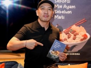 Film 'Seporsi Mie Ayam Sebelum Mati' persis di novel.