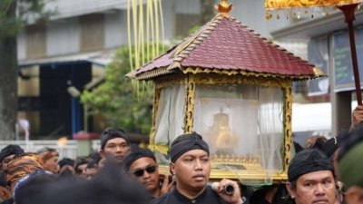 Kirab Mahkota Binokasih
