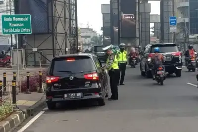 Update Lalu Lintas: Simak Jenis Mobil yang Bebas Melintas Jalur Protokol Tanpa Takut Tilang