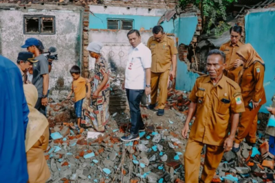 Bupati Karawang Bangun Kembali Rumah Lansia yang Kebakaran