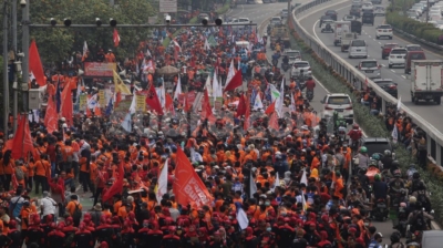 Buruh Tumpah Ruah di Monas