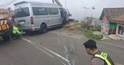 Ngeri! Kecelakaan Beruntun di Bromo Libatkan 4 Minibus, 6 Turis Singapura Jadi Korban (foto: Satlantas Probolinggo)