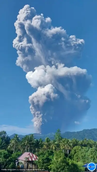 Gunung Dukono Maluku Erupsi Lontarkan Abu hingga 10.000 Meter