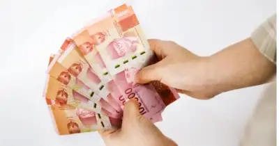 Rupiah Anjlok ke 17.600, Presiden Prabowo: Rakyat Desa Gak Pakai Dolar! (freepik)