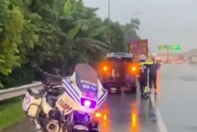 Viral! Ban Mobil Pecah Massal di Tol Jagorawi, Ini Cara Klaim Ganti Rugi (istimewa)