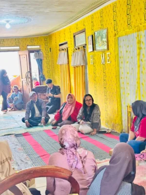 Dialog Bersama Warga Gunung Halu, Tuti Turimayanti Soroti Kenaikan Harga Sembako 2