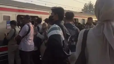 KRL Rute Serpong-Tanah Abang Gangguan, Penumpang Menumpuk Pagi Ini