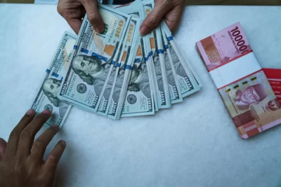 Dolar AS Menggila hingga Tembus Rp17.630, Rupiah Berada dalam Tekanan Berat