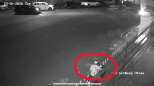 Taufik Hidayat terekam CCTV berada di Gedung Pakuan untuk menemui Dedi Mulyadi