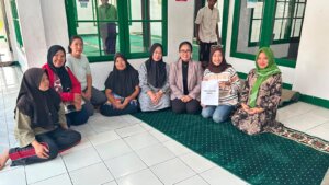 Reses di Padalarang, Tuti Turimayanti Salurkan Bantuan Karpet untuk Masjid Nurul Inayah 1