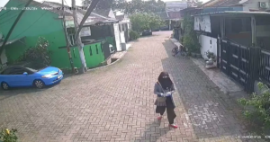 Pria Pakai Baju Wanita Curi Mobil Tetangga di Tangerang, Polisi Tangkap Dua Pelaku (foto: istimewa)