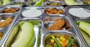Ramai Ditolak, Makanan Bergizi Gratis Akan Tetap Dilaksanakan, Ini Alasannya! (foto: istimewa)