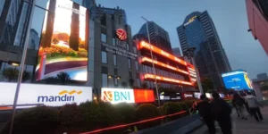 IHSG Turun 1,72% ke 5.896, Rupiah Menguat ke Rp17.922