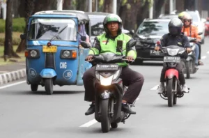 DPR Kawal Potongan Tarif Ojol dan Minta Aplikator Transparan