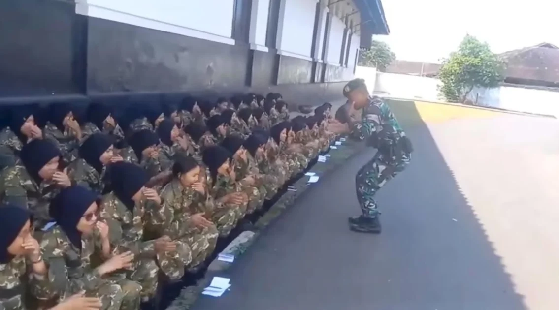 Kemenkop beri santunan keluarga tiga peserta Kopdes 1 Kemenkop beri santunan keluarga tiga peserta Kopdes