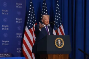 Donald Trump telepon Panglima Lebanon bahas kerangka damai.