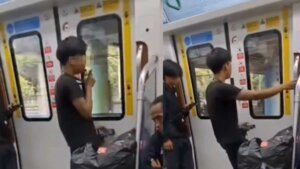 Penumpang KRL isap vape