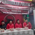 Sekretaris DPC PDI Perjuangan Trenggalek Doding Rahmadi sebut pengurus siap layani warga