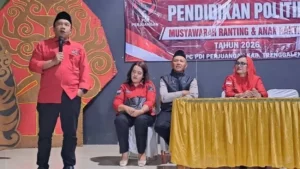 Sekretaris DPC PDI Perjuangan Trenggalek Doding Rahmadi targetkan tiga kursi DPRD 2029