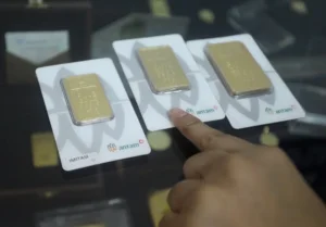 Harga emas Antam turun Rp4.000 menjadi Rp2.610.000 per gram.