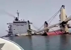 Kapal kargo Luni terbelah dan tenggelam di Selat Hormuz