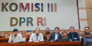 Ketua Komisi III DPR Habiburokhman meminta semua pihak diadili atas korupsi batu bara