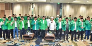 Ketua Umum PPP Muhamad Mardiono mengajak anggota DPRD aktif mendukung masyarakat.