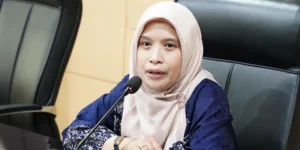 Anggota Ombudsman Syafrida R. Rasahan mendesak penegak hukum menindak tegas Taufik Hidayat