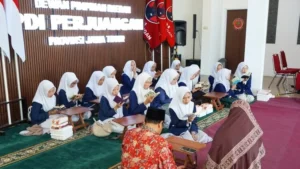KH Abdul Wahab Yahya, Wakabid Keagamaan PDI Jatim, pimpin khataman peresmian kantor baru